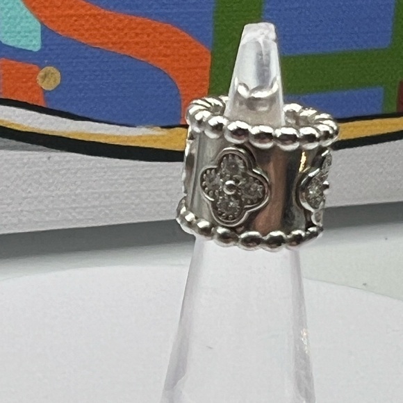 COPY - Flower Pendant VCA - small - Picture 5 of 9